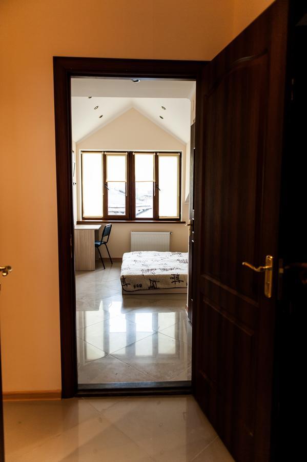 Minihotel Freedom Lviv Buitenkant foto